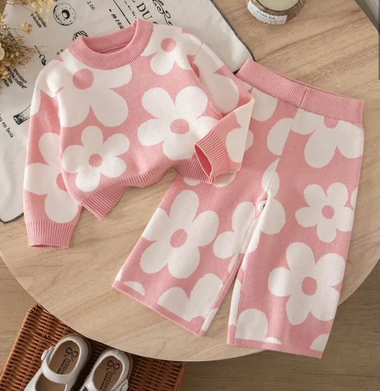 Conjunto tejido flores
