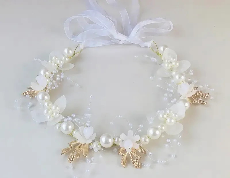 Diadema elegante de perlas