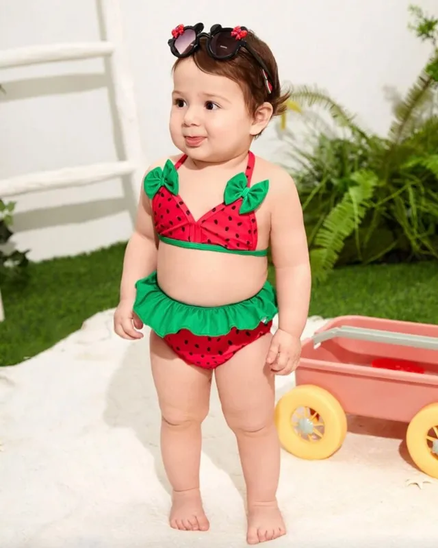 Ropa de baño de fresa bebé