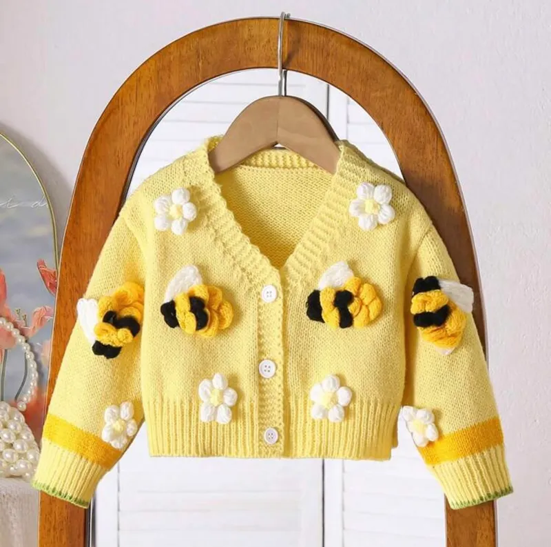 Cardigan tejido diseño de abejita