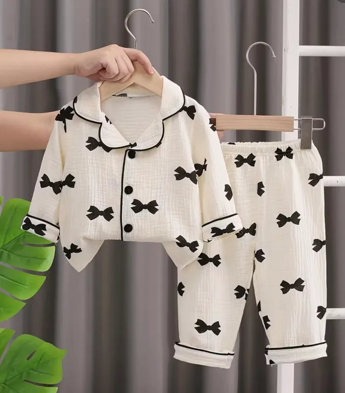 Pijama en algodón diseño lazos
