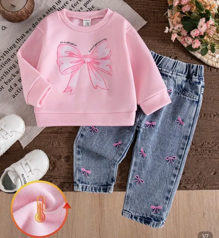 Conjunto de polera y jeans bordados