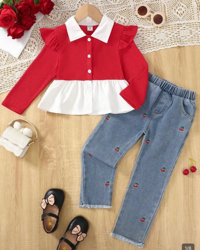 Conjunto blusa y denim cerezas
